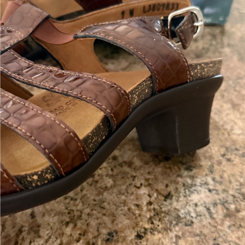SAS Brown Croc-Embossed Leather Slingback Sandal Allegro 9W NIB USA MADE - Picture 3 of 11